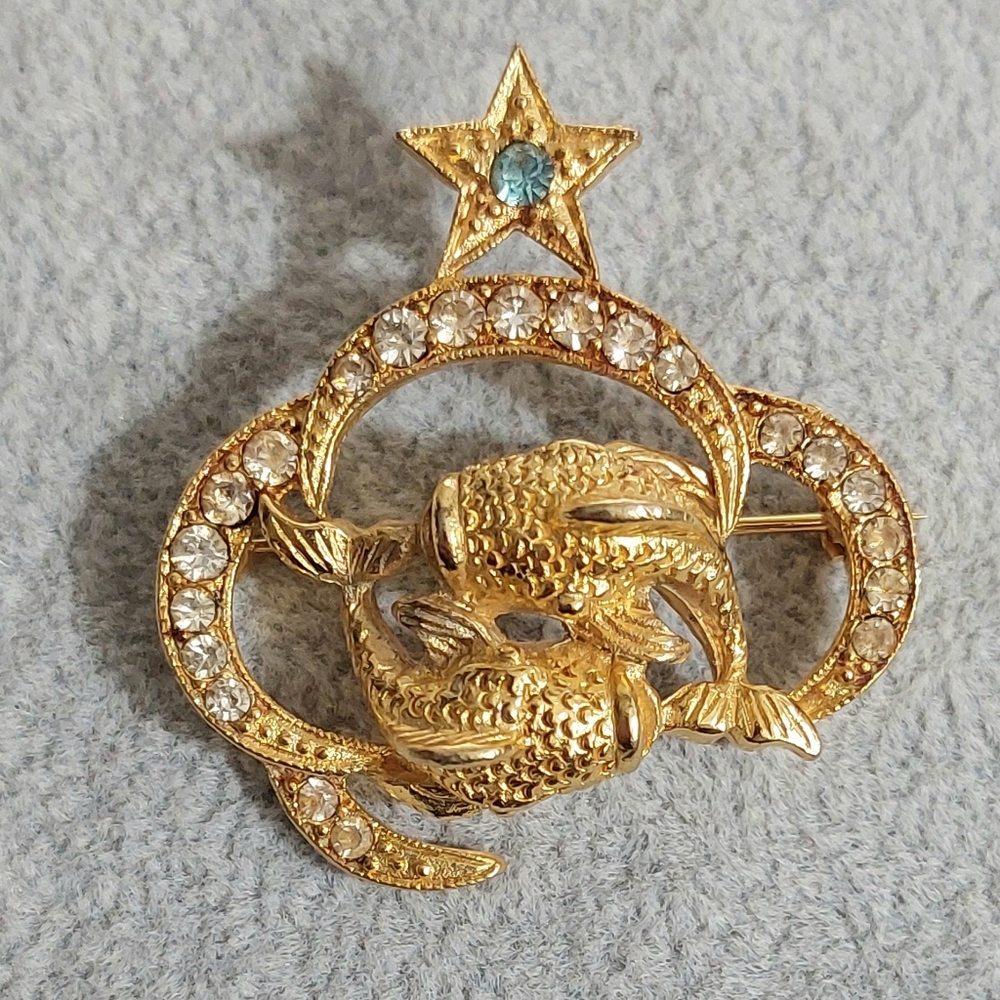Vintage St. Labre signed Pisces jewelry brooch pin